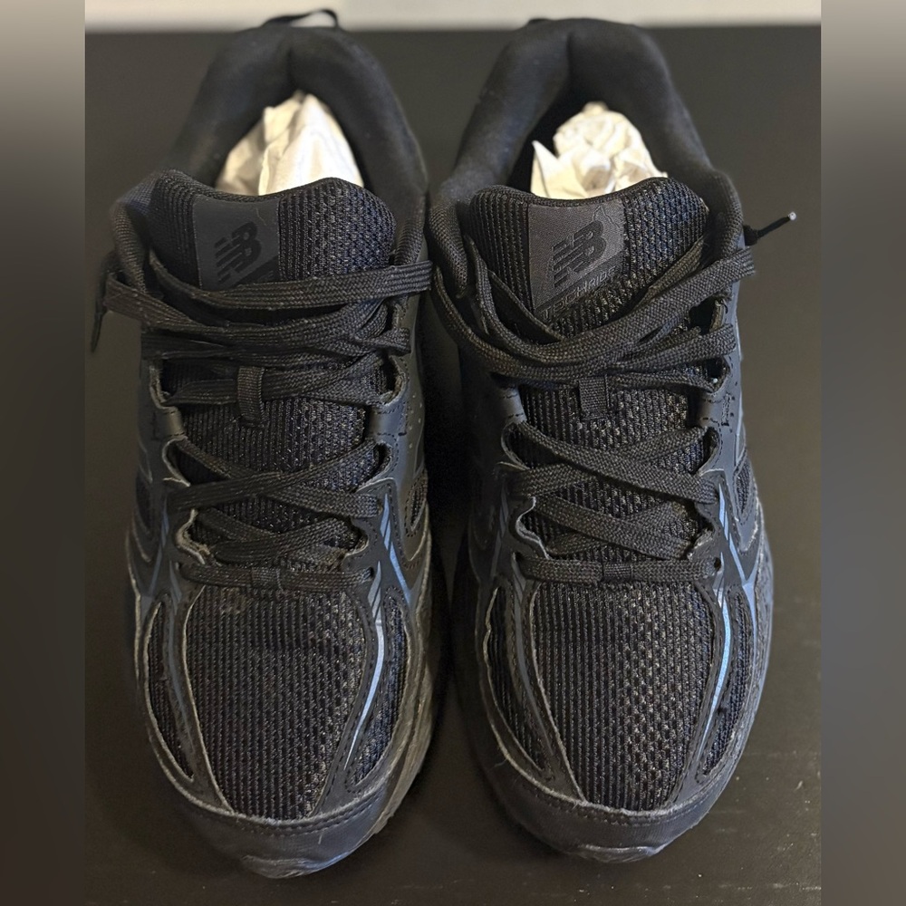 Pre-loved Women's Sneakers.